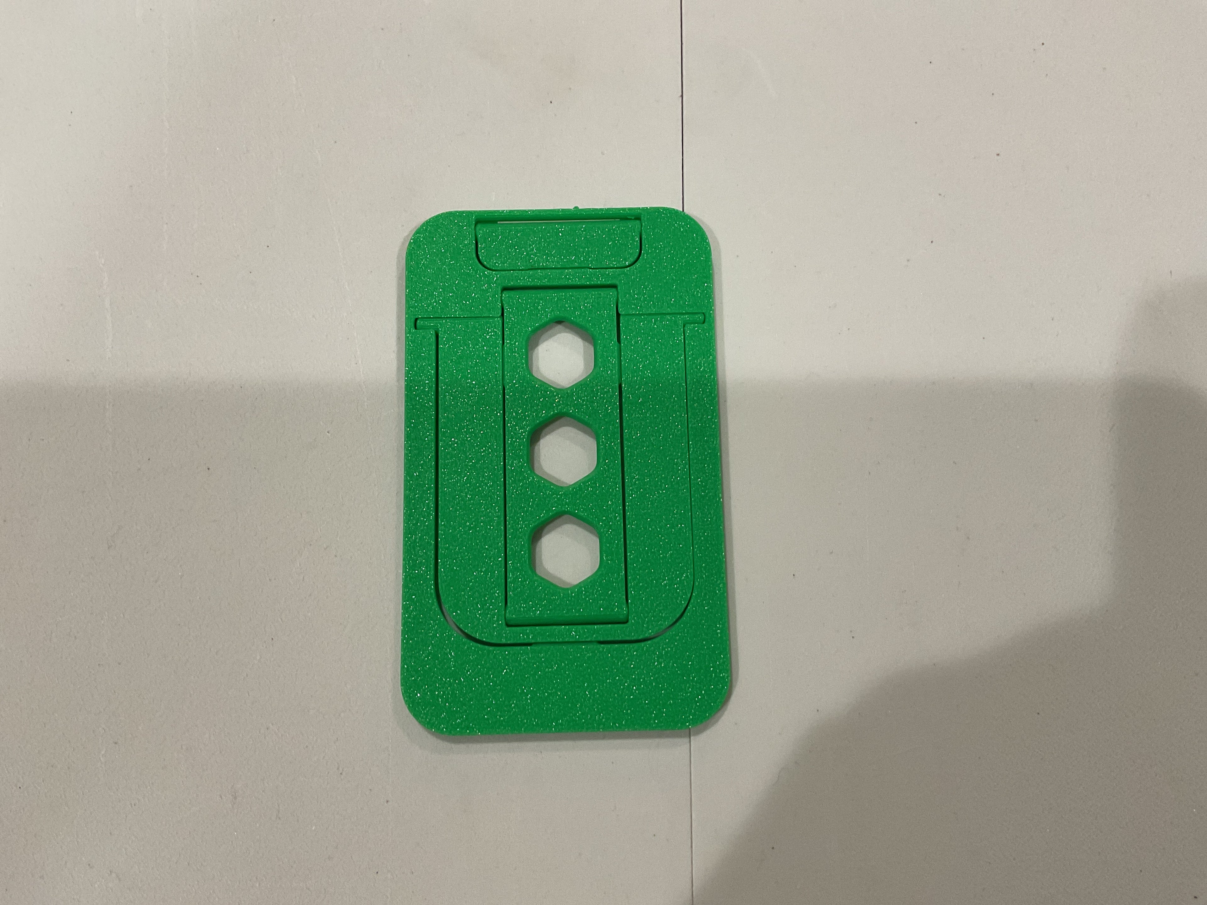 Minimalist Phone Stand (Medium)